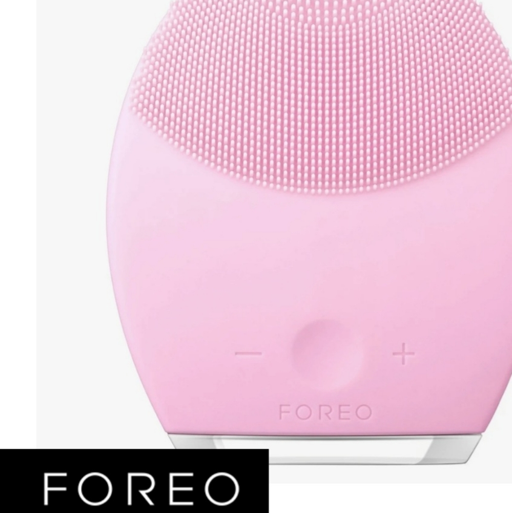 New FOREO LUNA 2 Personalised Facial Cleansing Brush & Anti-Ageing Device.